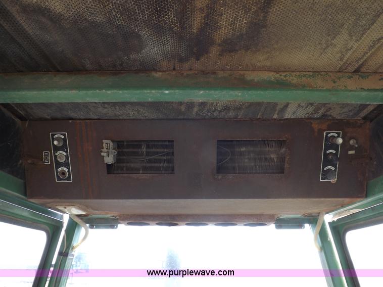 image for item H7184 John Deere 4620 tractor