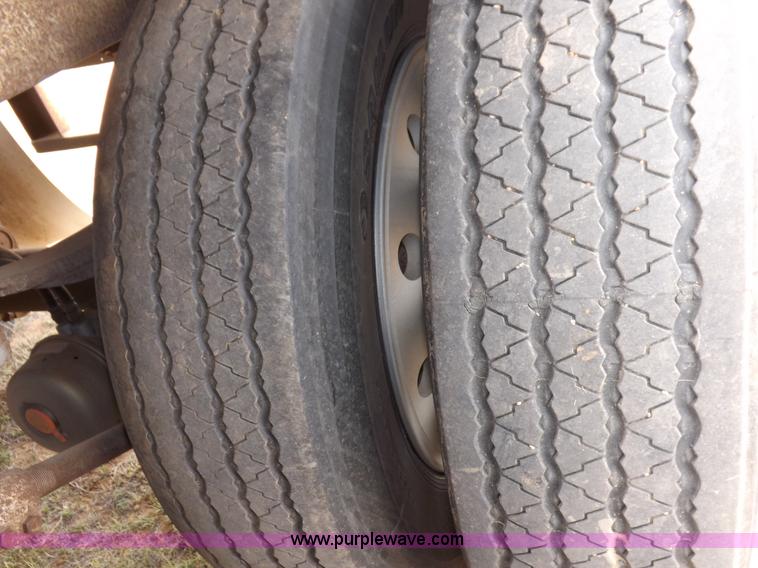 image for item H7186 1985 Timpte Super Hopper grain trailer