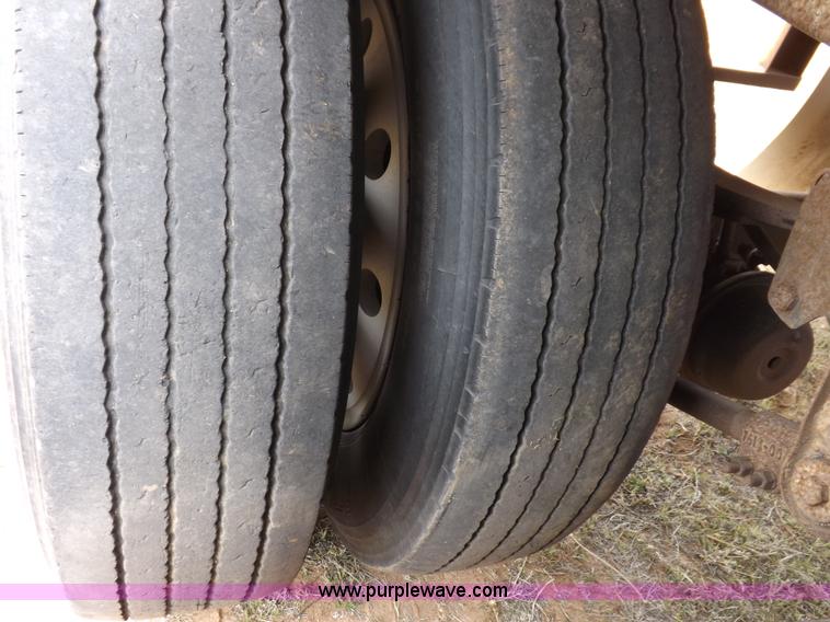 image for item H7186 1985 Timpte Super Hopper grain trailer