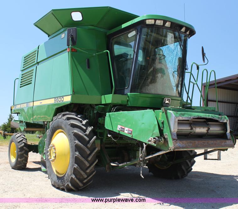 image for item H7493 1990 John Deere 9600 combine