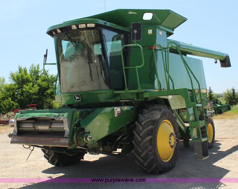 image for item H7493 1990 John Deere 9600 combine