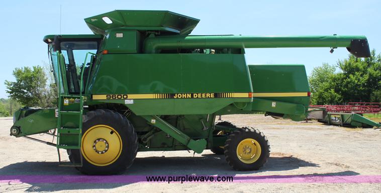 image for item H7493 1990 John Deere 9600 combine