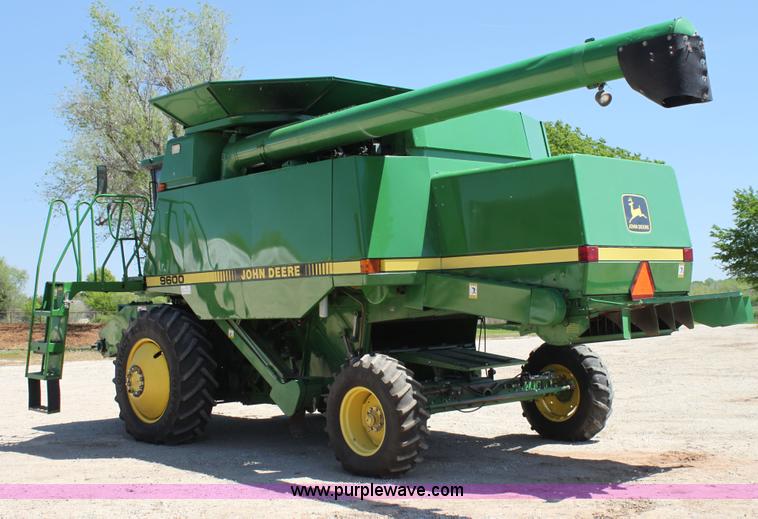 image for item H7493 1990 John Deere 9600 combine