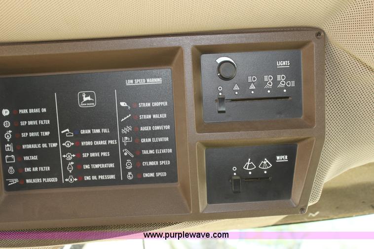 image for item H7493 1990 John Deere 9600 combine