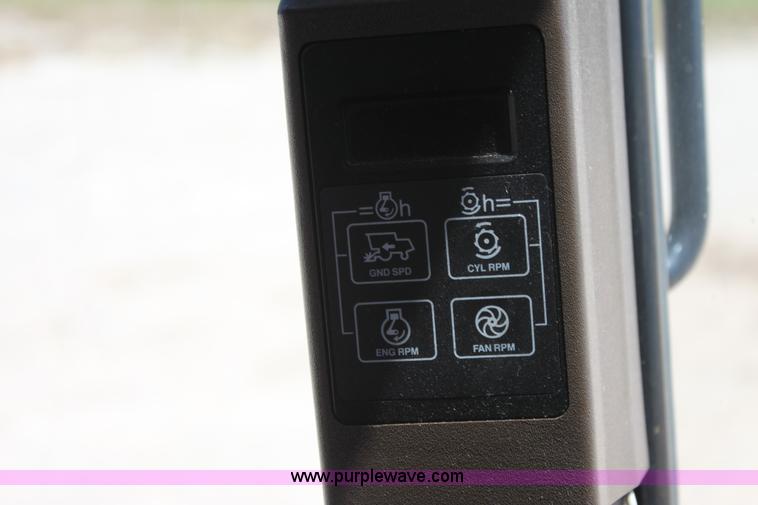 image for item H7493 1990 John Deere 9600 combine