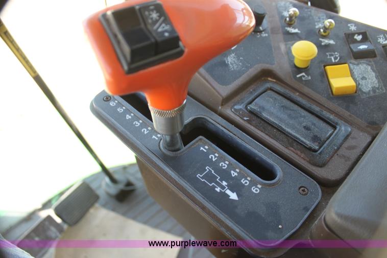 image for item H7493 1990 John Deere 9600 combine