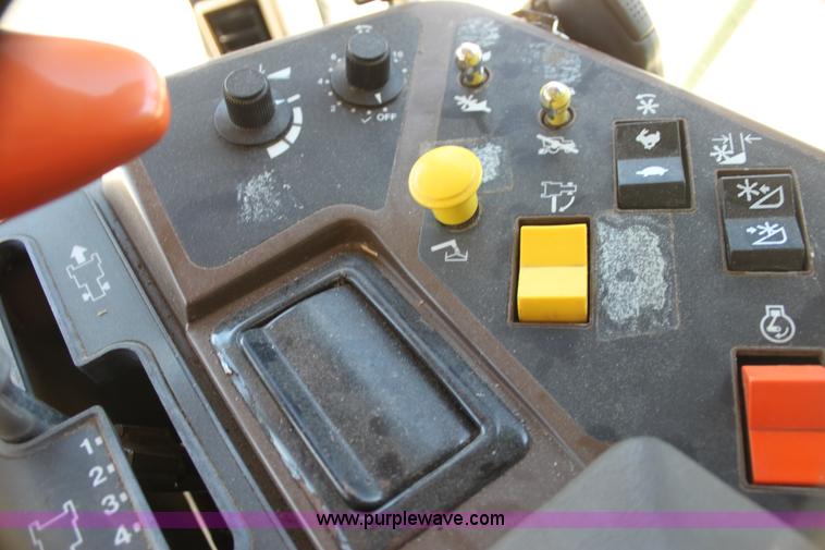 image for item H7493 1990 John Deere 9600 combine