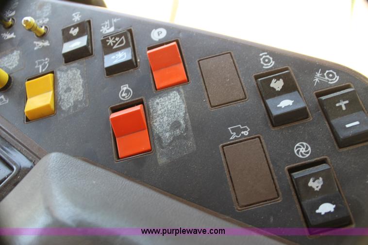 image for item H7493 1990 John Deere 9600 combine