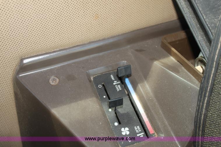 image for item H7493 1990 John Deere 9600 combine