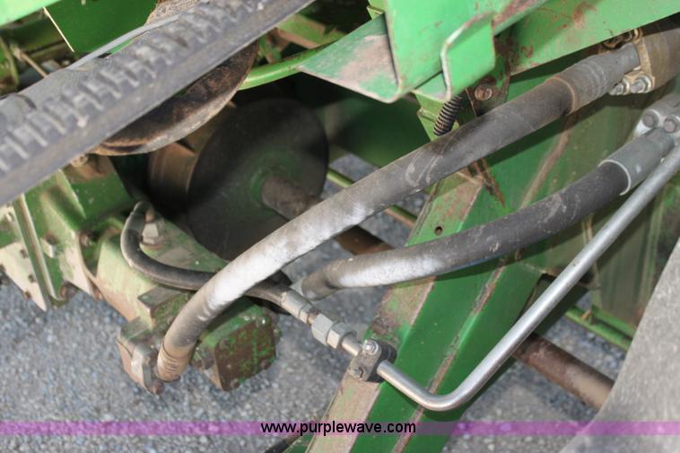 image for item H7493 1990 John Deere 9600 combine