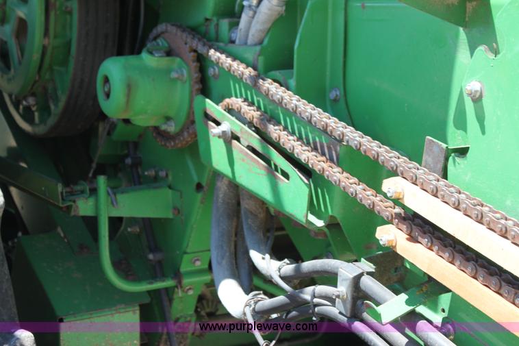 image for item H7493 1990 John Deere 9600 combine