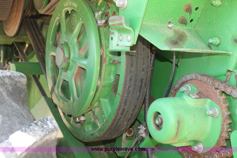 image for item H7493 1990 John Deere 9600 combine