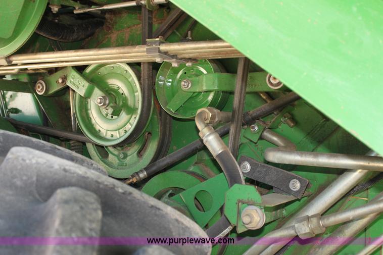 image for item H7493 1990 John Deere 9600 combine