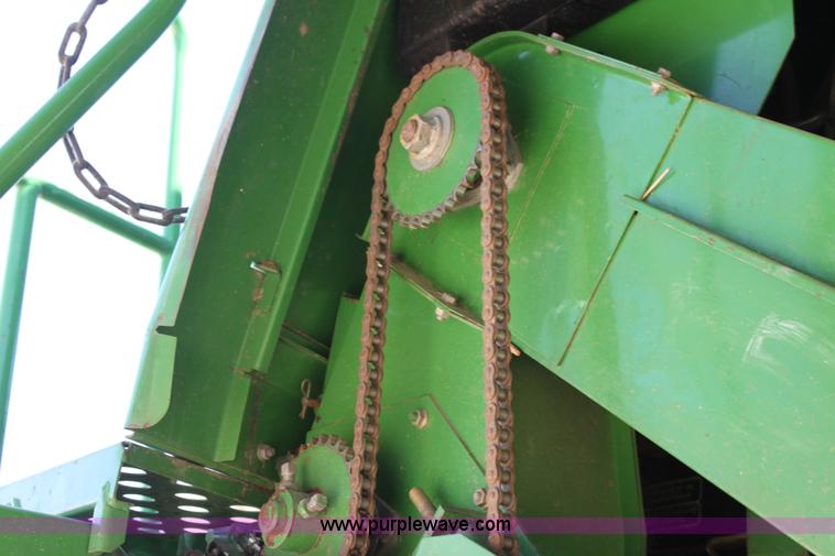image for item H7493 1990 John Deere 9600 combine