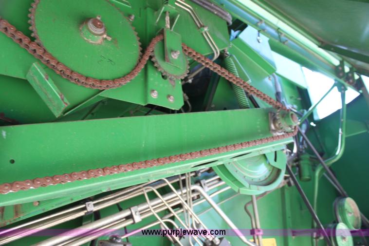 image for item H7493 1990 John Deere 9600 combine