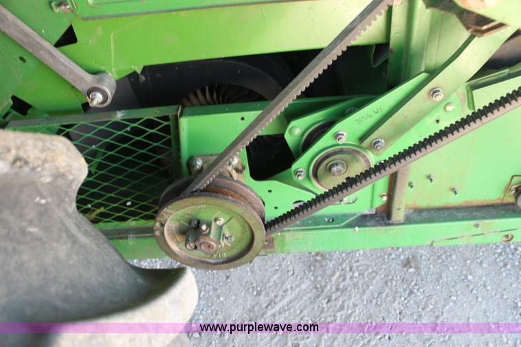 image for item H7493 1990 John Deere 9600 combine