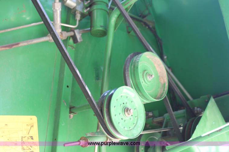 image for item H7493 1990 John Deere 9600 combine
