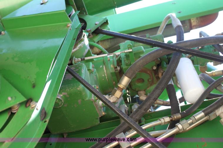 image for item H7493 1990 John Deere 9600 combine