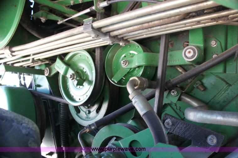 image for item H7493 1990 John Deere 9600 combine