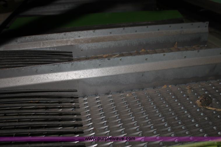 image for item H7493 1990 John Deere 9600 combine