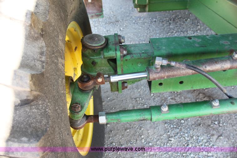 image for item H7493 1990 John Deere 9600 combine