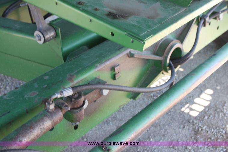 image for item H7493 1990 John Deere 9600 combine
