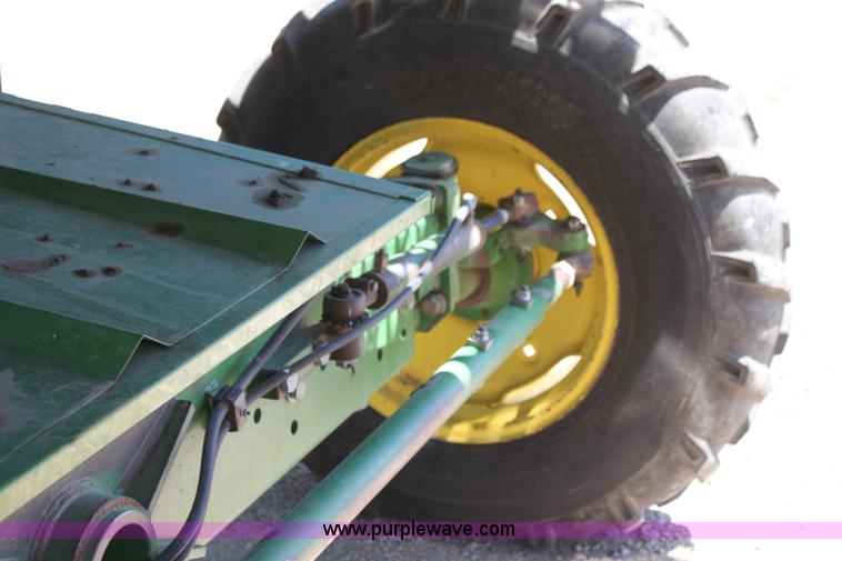 image for item H7493 1990 John Deere 9600 combine