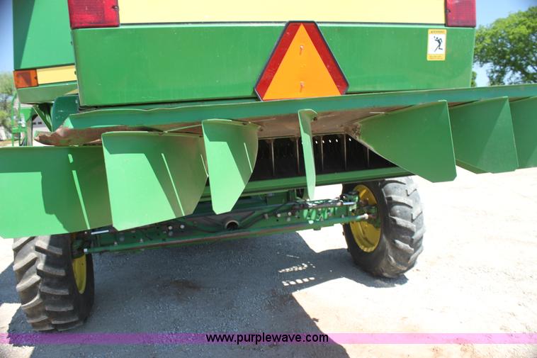 image for item H7493 1990 John Deere 9600 combine
