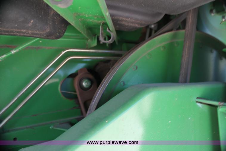 image for item H7493 1990 John Deere 9600 combine
