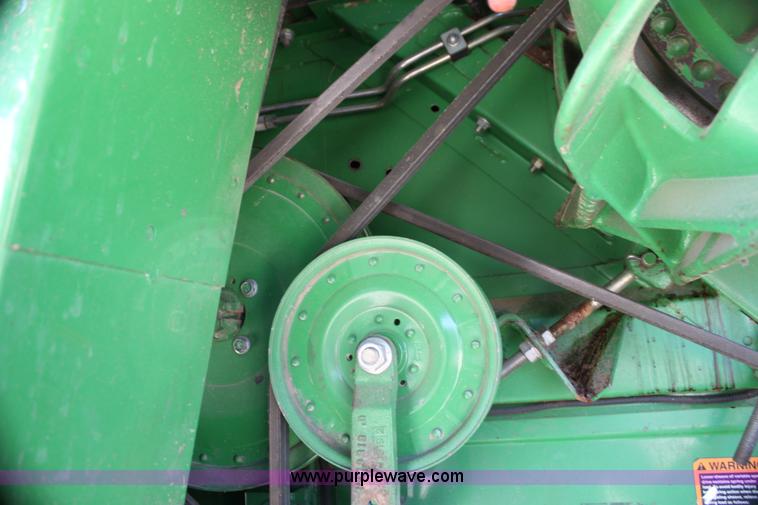 image for item H7493 1990 John Deere 9600 combine
