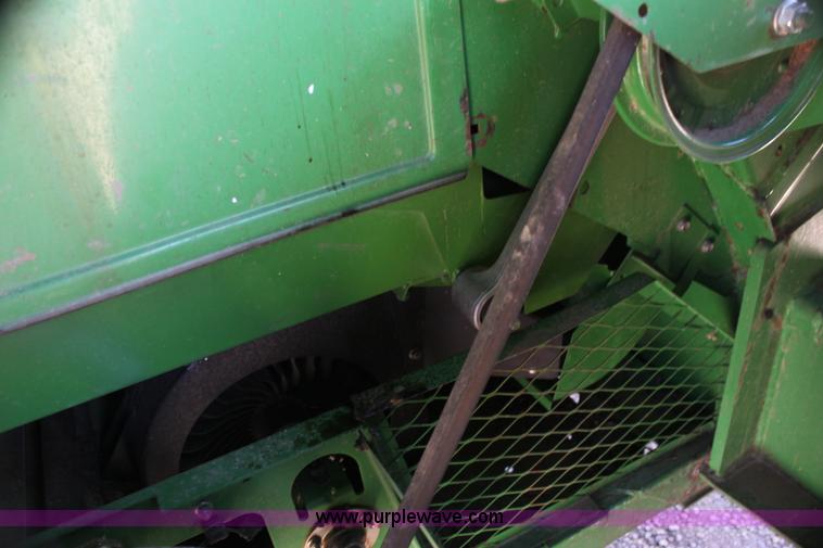 image for item H7493 1990 John Deere 9600 combine