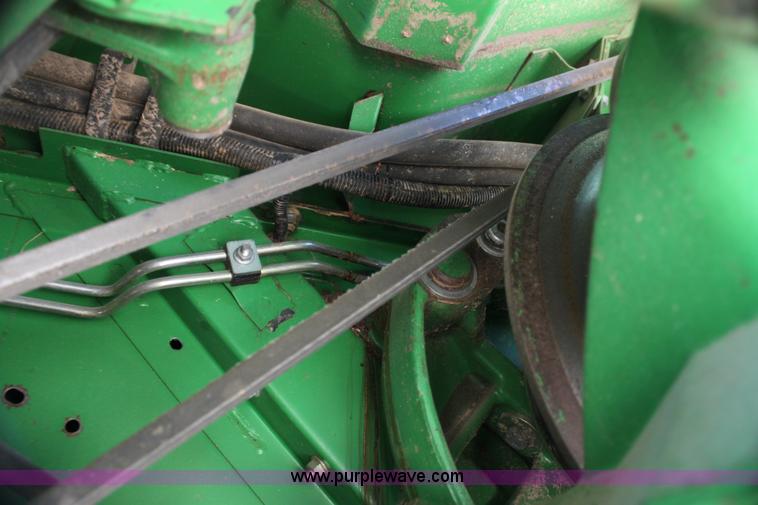 image for item H7493 1990 John Deere 9600 combine