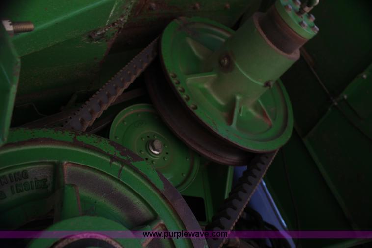 image for item H7493 1990 John Deere 9600 combine