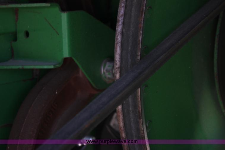 image for item H7493 1990 John Deere 9600 combine