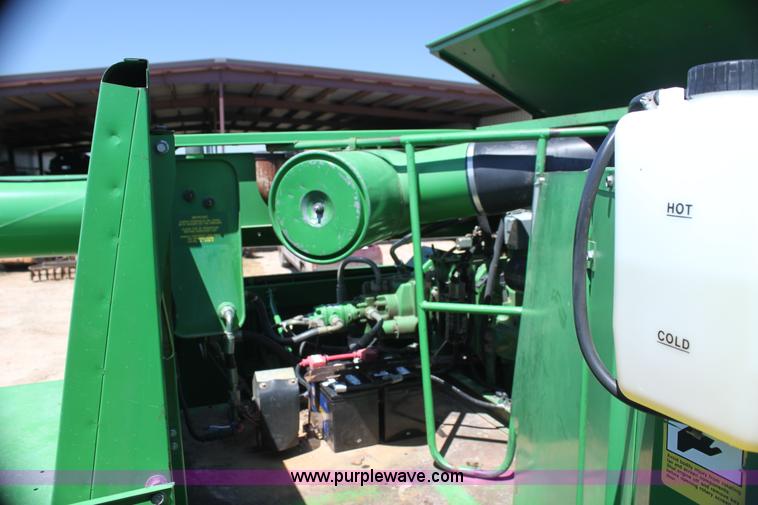 image for item H7493 1990 John Deere 9600 combine