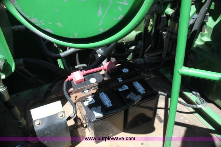 image for item H7493 1990 John Deere 9600 combine