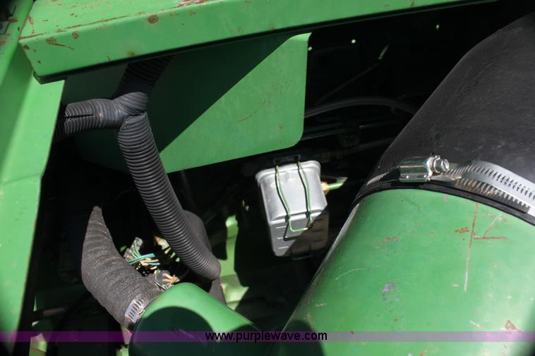 image for item H7493 1990 John Deere 9600 combine