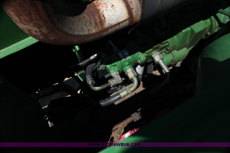 image for item H7493 1990 John Deere 9600 combine