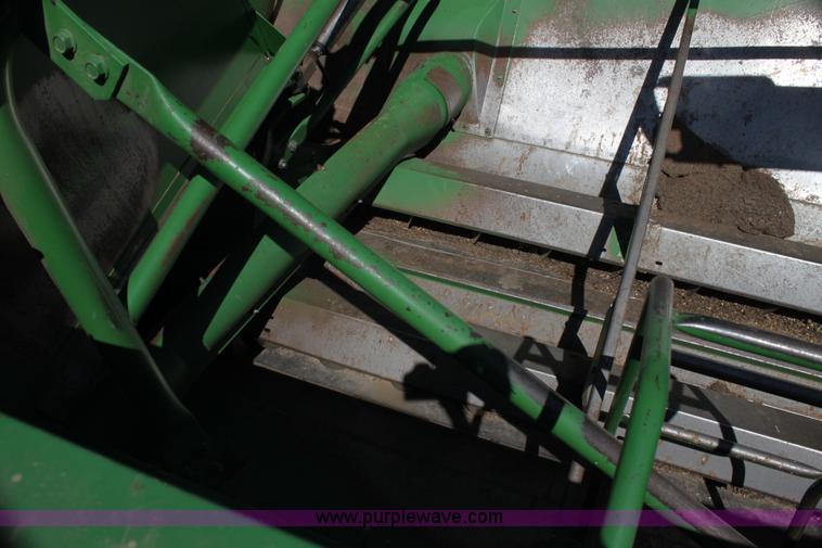 image for item H7493 1990 John Deere 9600 combine