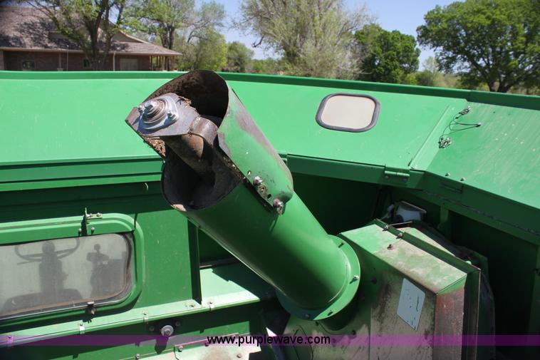 image for item H7493 1990 John Deere 9600 combine