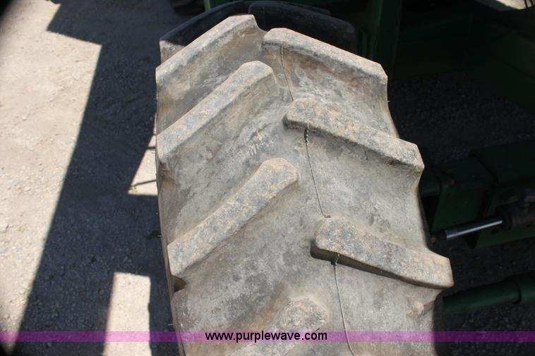 image for item H7493 1990 John Deere 9600 combine