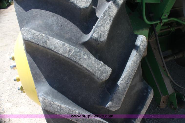 image for item H7493 1990 John Deere 9600 combine