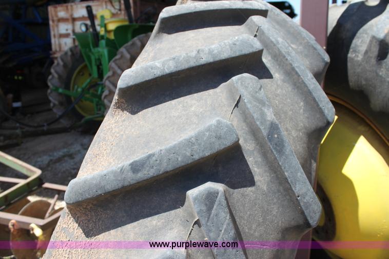 image for item H7493 1990 John Deere 9600 combine