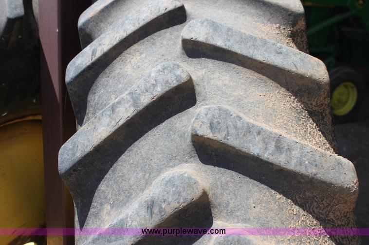 image for item H7493 1990 John Deere 9600 combine