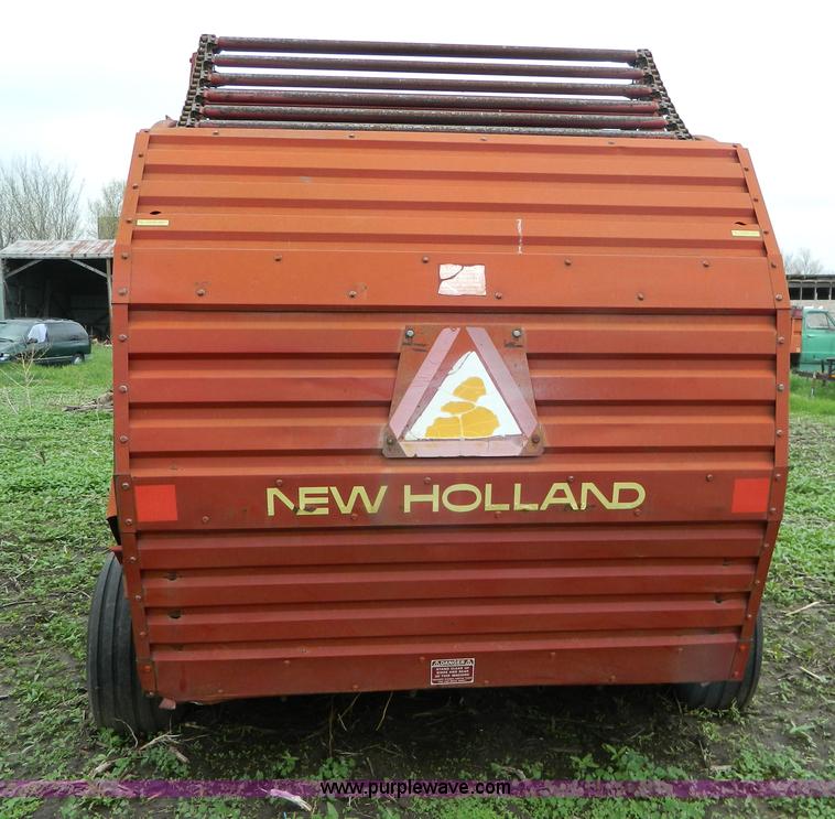 image for item W9012 New Holland 850 round baler