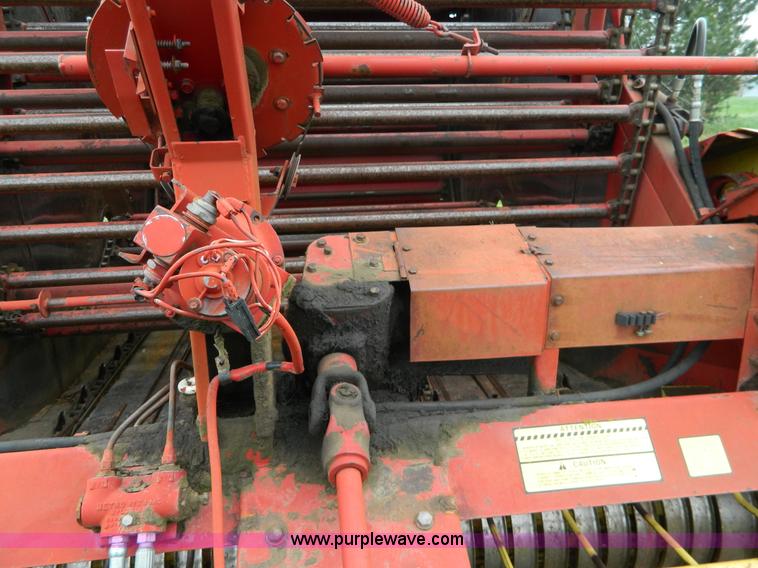 image for item W9012 New Holland 850 round baler