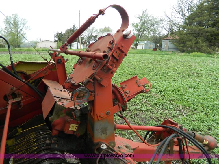 image for item W9012 New Holland 850 round baler