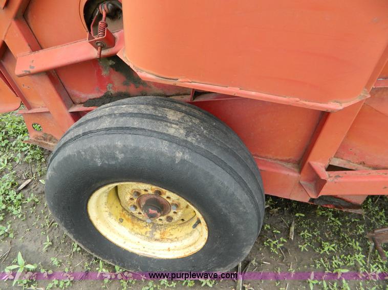 image for item W9012 New Holland 850 round baler