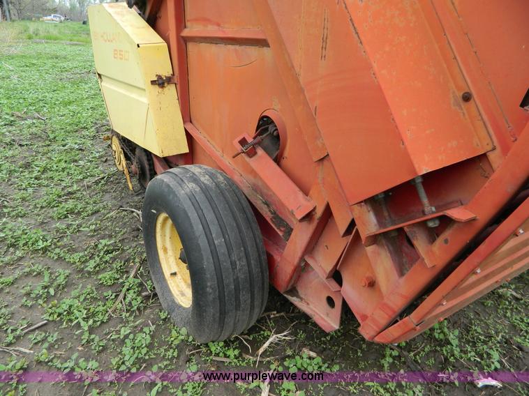 image for item W9012 New Holland 850 round baler