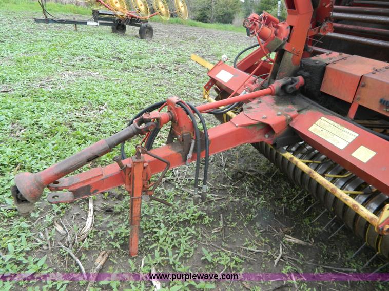 image for item W9012 New Holland 850 round baler